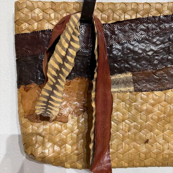 Large Woven Vintage Straw Tote - Picture 3 of 12